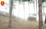 [Ảnh] Mãn nhãn xem ô tô địa hình gầm rú băng rừng, vượt suối ở cao nguyên đá